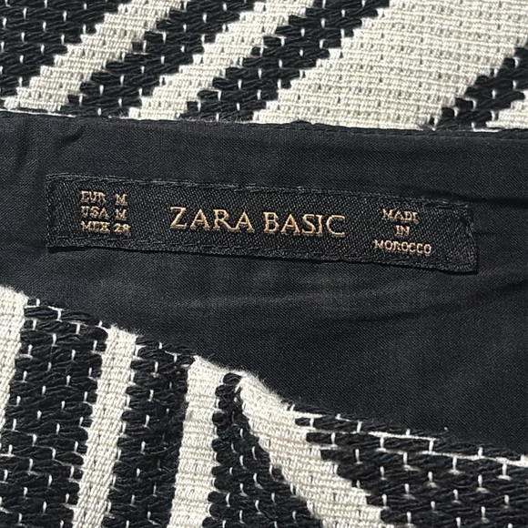 Zara - Black and White Geometric Skirt size M - Picture 8 of 9